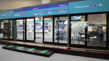 ЭКРАННЫЕ ДВЕРИ: ST Engineering представила экранные двери с переменным шагом платформы на выставке AusRAIL Plus
